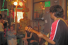 dev-jana-performing-at-mindfart